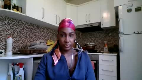 Snapshot of ravenbby chatting on 04-17-26, 08:28 ravenbby online show from 04-17-26, 08:28