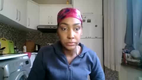 Snapshot of ravenbby chatting on 04-20-26, 08:39 ravenbby online show from 04-20-26, 08:39