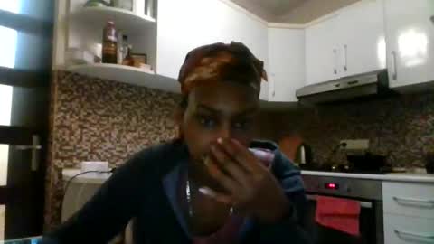 Snapshot of ravenbby chatting on 04-28-26, 08:03 ravenbby online show from 04-28-26, 08:03
