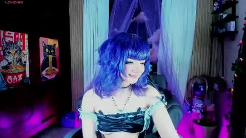 Snapshot of ravencollen chatting on 06-17-26, 08:10 ravencollen online show from 06-17-26, 08:10