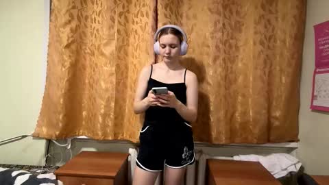 Snapshot of ravenmaskaly chatting on 02-10-26, 07:29 Andriana online show from 02-10-26, 07:29