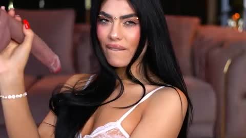 Snapshot of ravennadarcy chatting on 06-15-26, 07:16 Lav online show from 06-15-26, 07:16