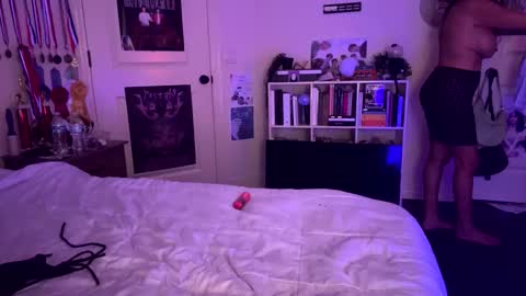 Snapshot of ravenoldschool11 chatting on 11-25-25, 03:17 Raven online show from 11-25-25, 03:17