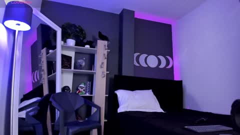 Snapshot of ravenwitch_ chatting on 01-14-25, 09:09 Raven Witch online show from 01-14-25, 09:09