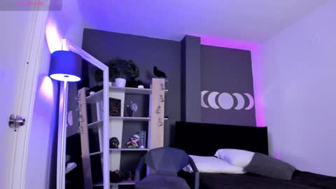 Snapshot of ravenwitch_ chatting on 01-16-25, 08:14 Raven Witch online show from 01-16-25, 08:14