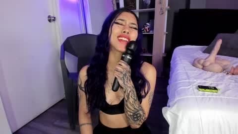 Snapshot of ravenwitch_ chatting on 01-18-25, 03:53 Raven Witch online show from 01-18-25, 03:53