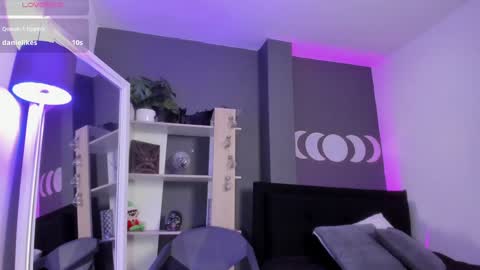 Snapshot of ravenwitch_ chatting on 01-24-25, 09:15 Raven Witch online show from 01-24-25, 09:15