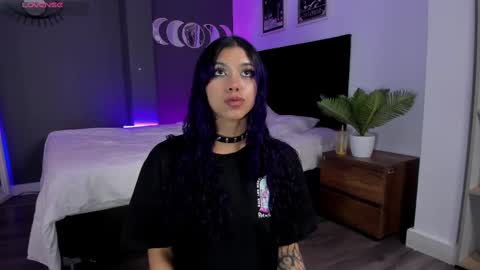 Snapshot of ravenwitch_ chatting on 02-27-25, 09:14 Raven Witch online show from 02-27-25, 09:14