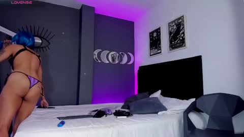 Snapshot of ravenwitch_ chatting on 03-01-25, 09:15 Raven Witch online show from 03-01-25, 09:15