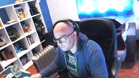 Snapshot of ravingr3d3 chatting on 02-19-25, 12:22 ravingr3d3 online show from 02-19-25, 12:22