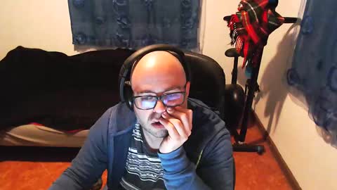 Snapshot of ravingr3d3 chatting on 02-19-25, 06:32 ravingr3d3 online show from 02-19-25, 06:32