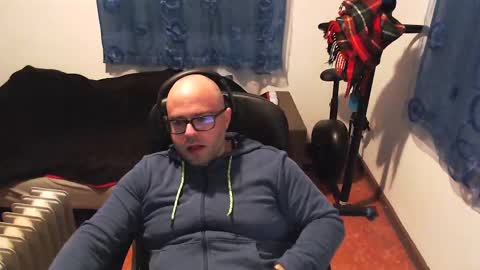 Snapshot of ravingr3d3 chatting on 02-19-25, 09:36 ravingr3d3 online show from 02-19-25, 09:36
