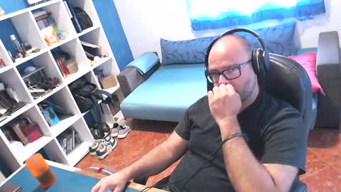 Snapshot of ravingr3d3 chatting on 09-13-25, 01:33 ravingr3d3 online show from 09-13-25, 01:33