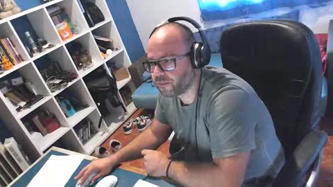 Snapshot of ravingr3d3 chatting on 09-18-25, 08:05 ravingr3d3 online show from 09-18-25, 08:05