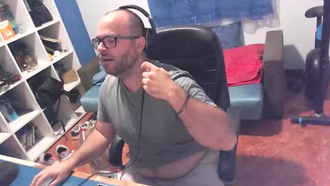 Snapshot of ravingr3d3 chatting on 09-18-25, 09:17 ravingr3d3 online show from 09-18-25, 09:17