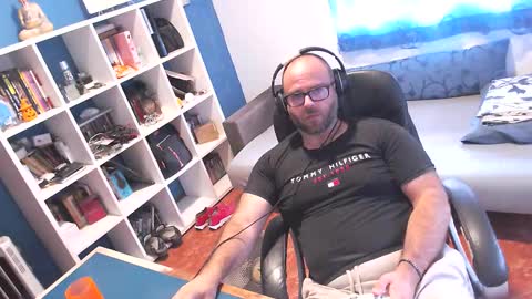 Snapshot of ravingr3d3 chatting on 09-21-25, 01:35 ravingr3d3 online show from 09-21-25, 01:35