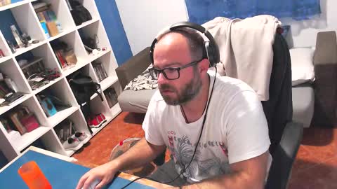 Snapshot of ravingr3d3 chatting on 10-04-25, 10:52 ravingr3d3 online show from 10-04-25, 10:52