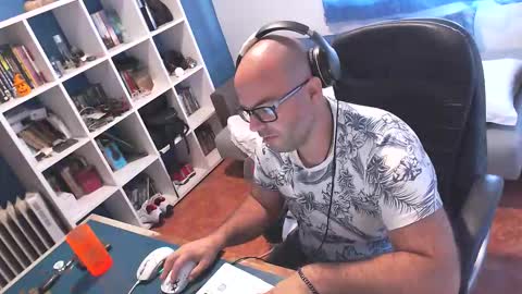 Snapshot of ravingr3d3 chatting on 10-10-25, 08:13 ravingr3d3 online show from 10-10-25, 08:13