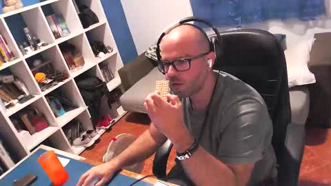 Snapshot of ravingr3d3 chatting on 10-12-25, 07:57 ravingr3d3 online show from 10-12-25, 07:57