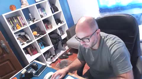 Snapshot of ravingr3d3 chatting on 10-13-25, 08:03 ravingr3d3 online show from 10-13-25, 08:03
