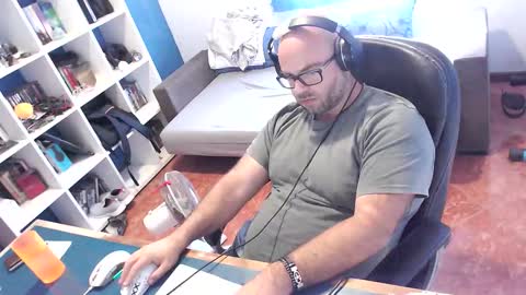 Snapshot of ravingr3d3 chatting on 10-14-25, 11:00 ravingr3d3 online show from 10-14-25, 11:00