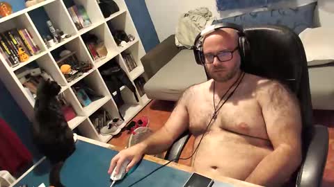 Snapshot of ravingr3d3 chatting on 10-14-25, 11:05 ravingr3d3 online show from 10-14-25, 11:05