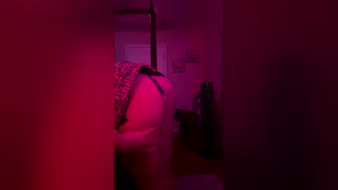 RoxanneRowdy online show from 03-18-26, 11:02