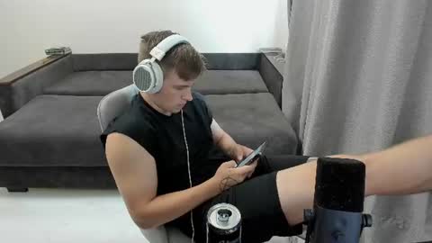 Snapshot of ray_hill chatting on 08-03-26, 12:54 Ray online show from 08-03-26, 12:54