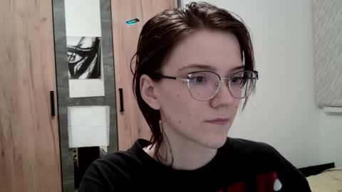 Snapshot of ray_lol chatting on 04-19-26, 06:10 Ray-Ray online show from 04-19-26, 06:10