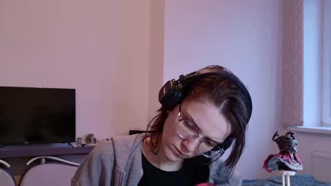 Snapshot of ray_lol chatting on 05-30-26, 05:43 Ray-Ray online show from 05-30-26, 05:43