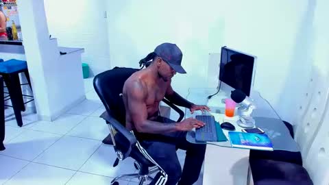 ray_long222 online show from 01-18-25, 02:25