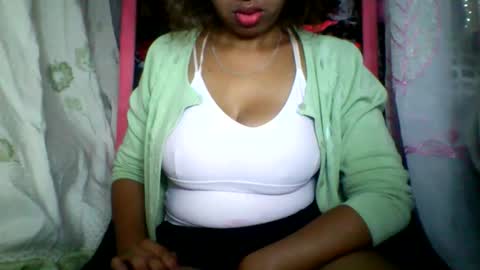 Snapshot of rayana_69 chatting on 05-10-26, 01:33 rayana_69 online show from 05-10-26, 01:33