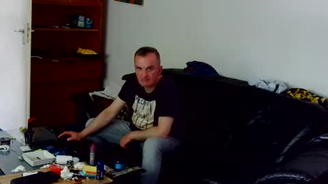 Snapshot of raybarbieri chatting on 07-19-26, 01:48 raybarbieri online show from 07-19-26, 01:48