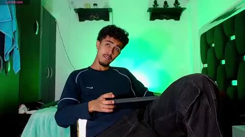 Snapshot of raydevil_ chatting on 12-21-24, 05:36 Rayn online show from 12-21-24, 05:36