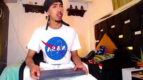 Snapshot of raydevil_ chatting on 12-23-24, 07:28 Rayn online show from 12-23-24, 07:28