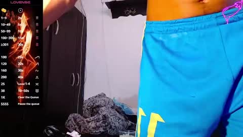 Snapshot of raydevil_ chatting on 01-08-25, 09:23 Rayn online show from 01-08-25, 09:23