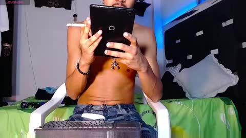 Snapshot of raydevil_ chatting on 01-11-25, 06:44 Rayn online show from 01-11-25, 06:44