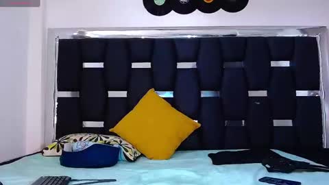 Snapshot of raydevil_ chatting on 02-10-25, 05:19 Rayn online show from 02-10-25, 05:19