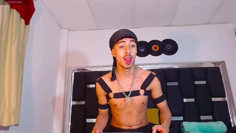 Snapshot of raydevil_ chatting on 02-19-25, 02:55 Rayn online show from 02-19-25, 02:55