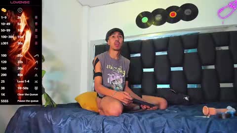 Snapshot of raydevil_ chatting on 02-20-25, 05:29 Rayn online show from 02-20-25, 05:29