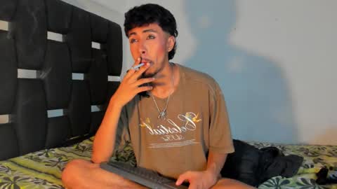 Snapshot of raydevil_ chatting on 10-02-25, 01:45 Rayn online show from 10-02-25, 01:45