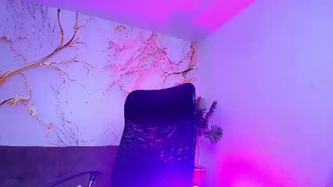 Snapshot of raylin_escobar chatting on 06-17-26, 01:08 raylin_escobar online show from 06-17-26, 01:08