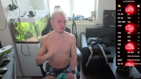 Rayzel online show from 03-28-26, 04:17