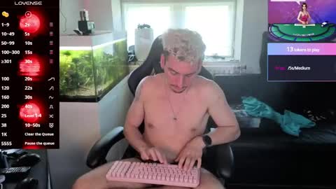 Snapshot of rayzel_white chatting on 06-05-26, 06:13 Rayzel White online show from 06-05-26, 06:13