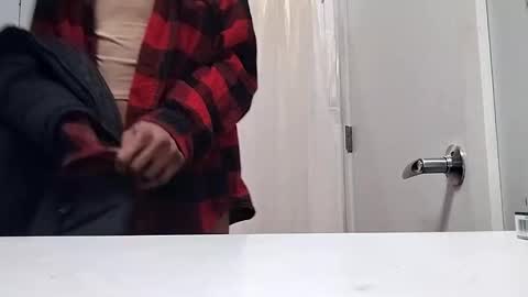 Snapshot of realdrewreynolds chatting on 01-01-25, 08:47 tranzGODess online show from 01-01-25, 08:47