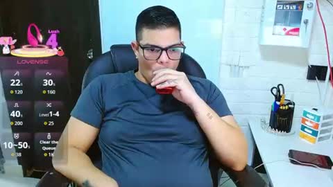 Snapshot of realjoel chatting on 07-04-26, 12:33 Joel online show from 07-04-26, 12:33