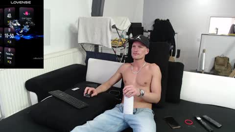 Snapshot of reallyman7 chatting on 12-14-24, 11:39 Ask me online show from 12-14-24, 11:39