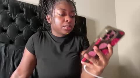 Snapshot of realplaygirll chatting on 01-06-26, 12:58 amourmyway online show from 01-06-26, 12:58