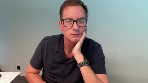 Snapshot of realstuff_ chatting on 06-17-26, 01:01 realstuff_ online show from 06-17-26, 01:01