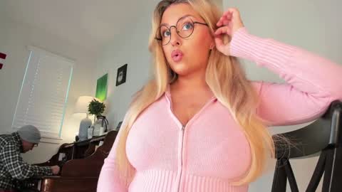 Maria  Realto online show from 12-21-25, 09:11